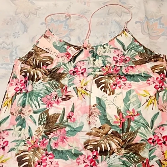 Victoria's Secret XL Tank NWT - Picture 5 of 7